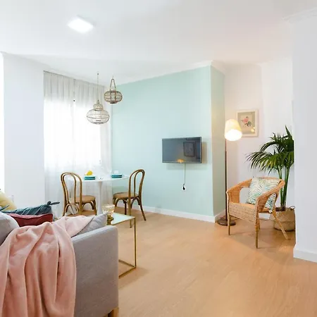 Atarazanas: De Dos Apartamento *