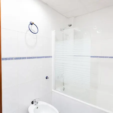 Atarazanas: De Dos Apartamento